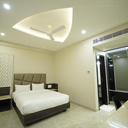Sun Shine Hotel Bangalore Exteriör bild