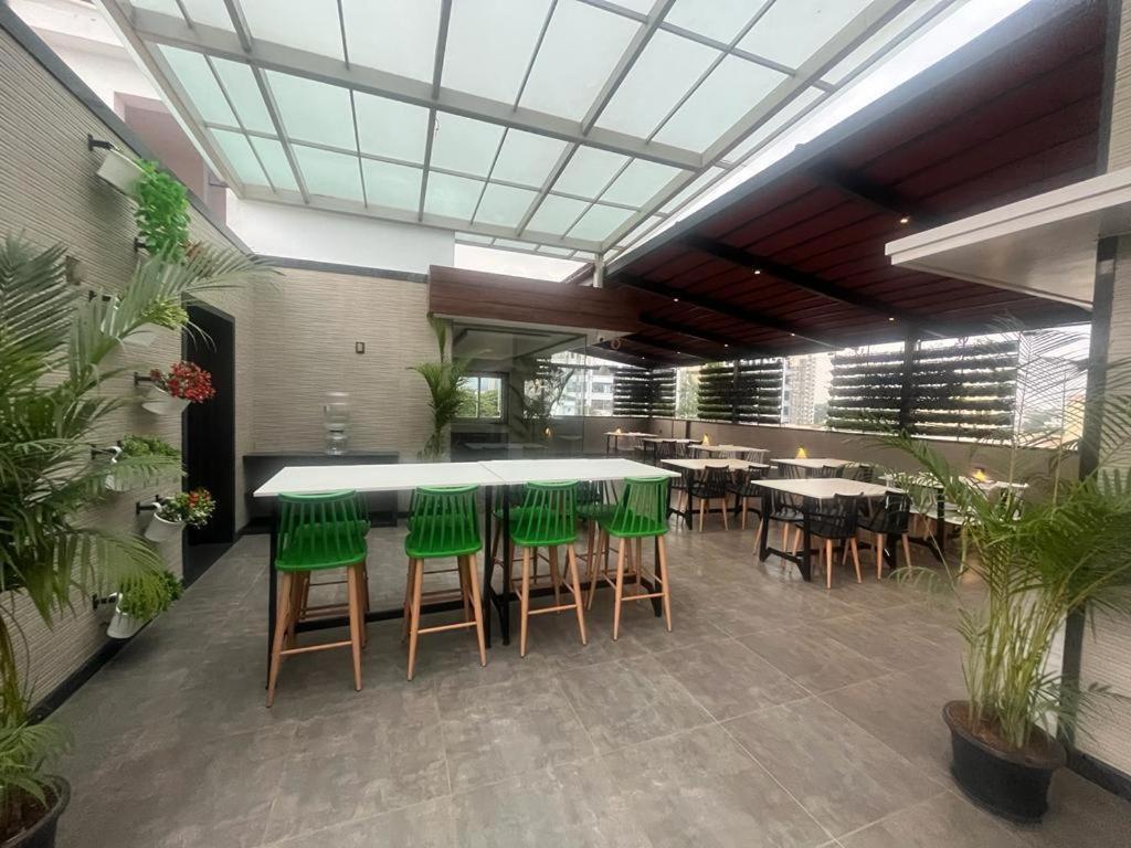 Sun Shine Hotel Bangalore Exteriör bild